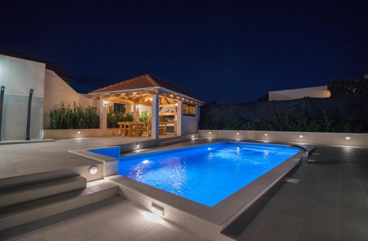 Villa Milena With Heated Pool And Jacuzzi Kostanje Экстерьер фото